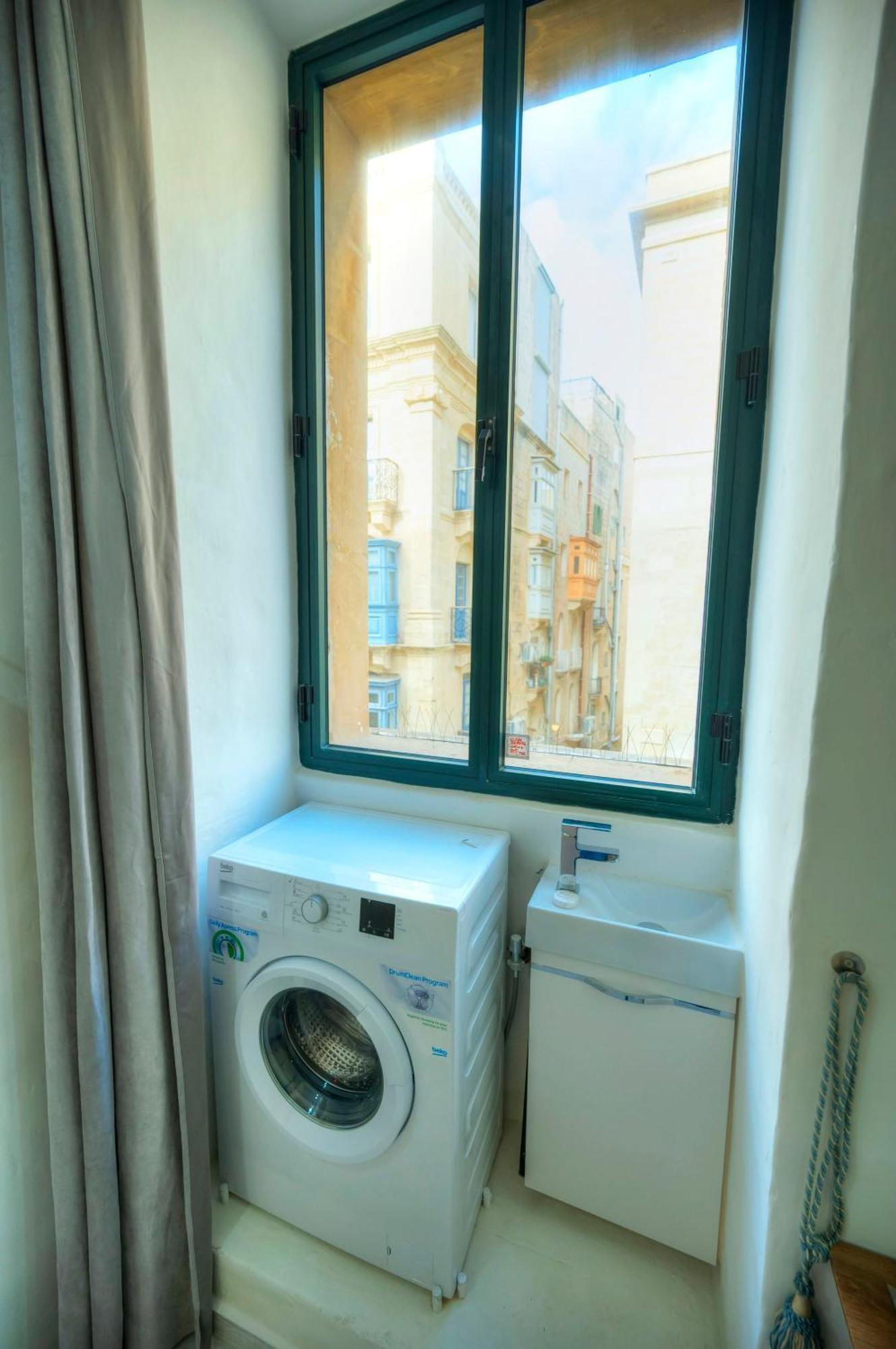 Charming 3 Storey Apartment In Valletta Centre, Ngri1-1 Exteriör bild